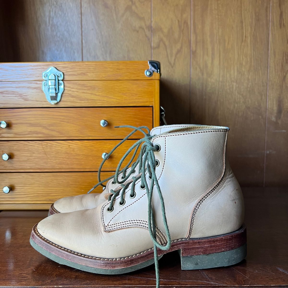 Photo by ShlomoFranklin on December 3, 2025 of the Jakkrabbits Officer Boots in Indonesian Natural Veg Tan.