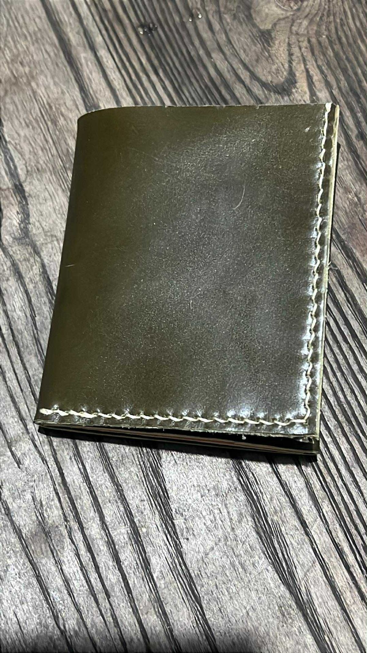 Photo by elmer.richard on November 5, 2025 of the Sentillanosa Minimalist Trifold Wallet in Shinki Olive Shell Cordovan.