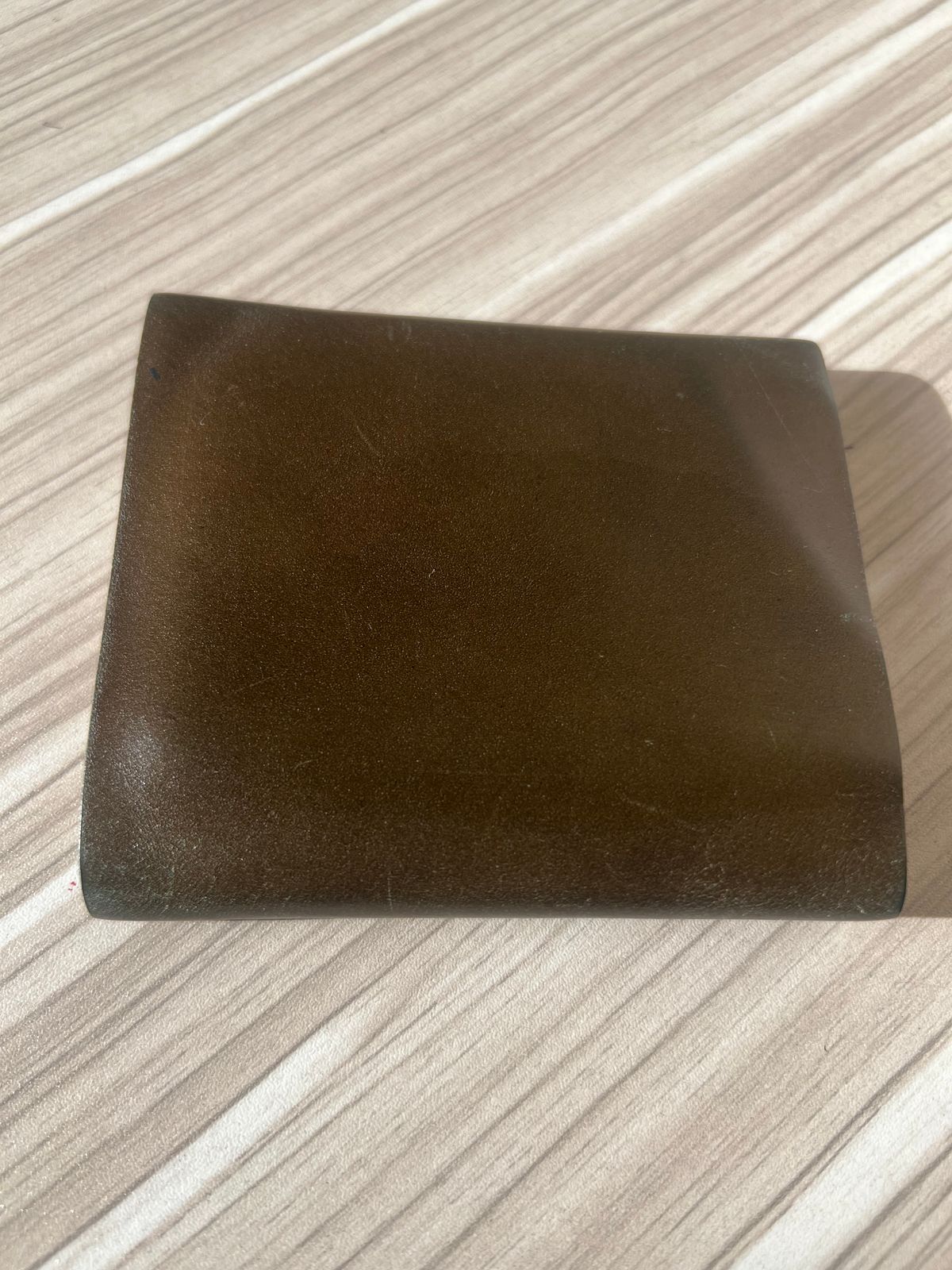 Photo by elmer.richard on December 5, 2025 of the Sentillanosa Minimalist Trifold Wallet in Shinki Olive Shell Cordovan.