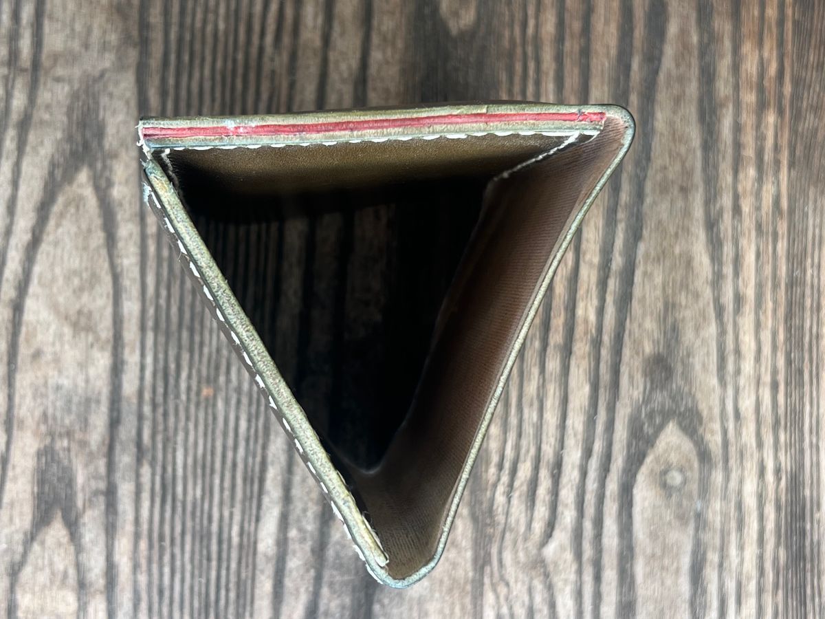 Photo by elmer.richard on January 5, 2026 of the Sentillanosa Minimalist Trifold Wallet in Shinki Olive Shell Cordovan.