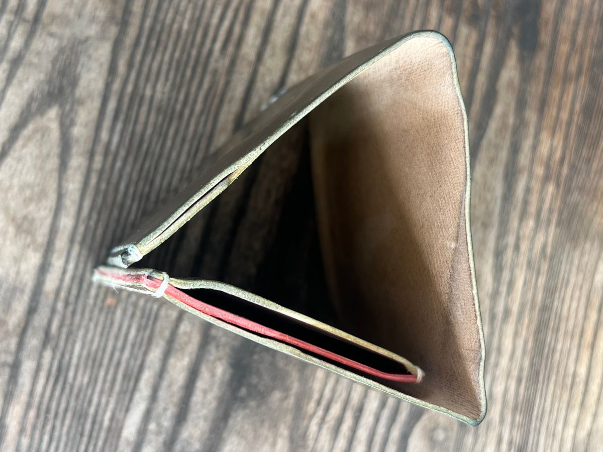 Photo by elmer.richard on January 5, 2026 of the Sentillanosa Minimalist Trifold Wallet in Shinki Olive Shell Cordovan.