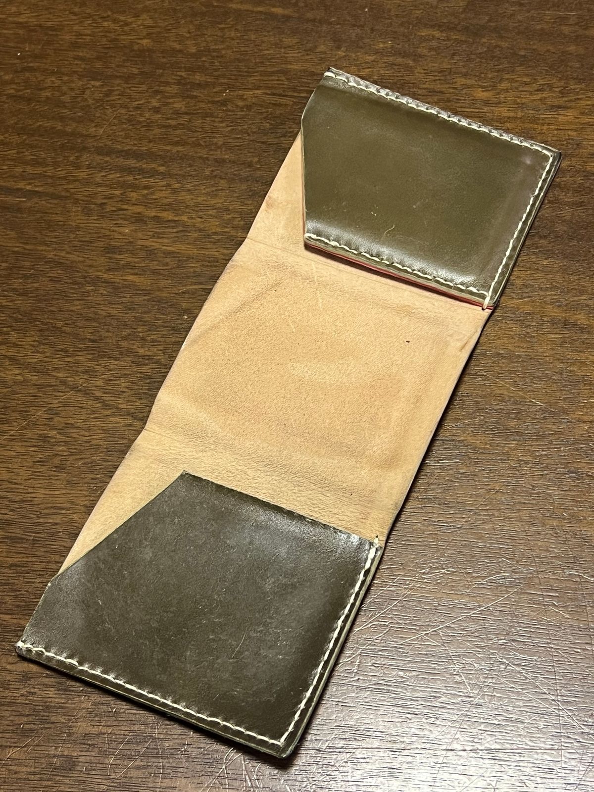 Photo by elmer.richard on February 4, 2026 of the Sentillanosa Minimalist Trifold Wallet in Shinki Olive Shell Cordovan.