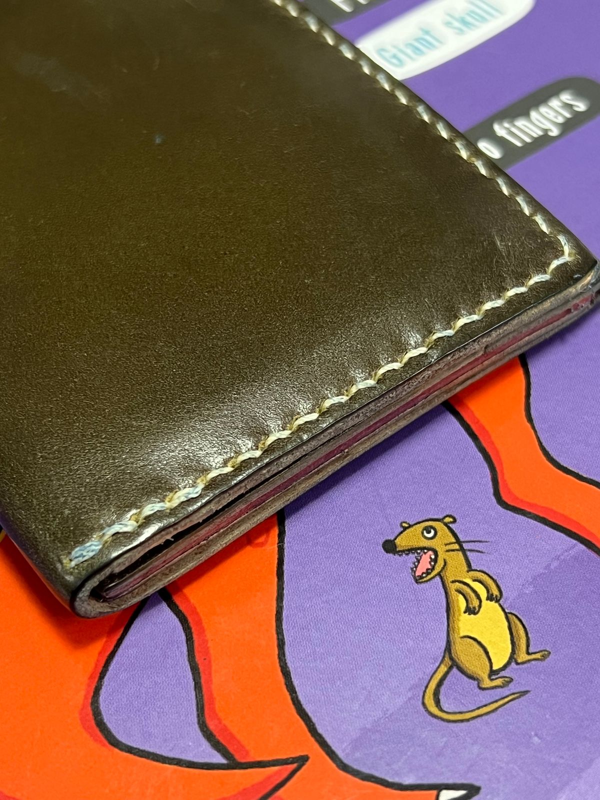 Photo by elmer.richard on February 4, 2026 of the Sentillanosa Minimalist Trifold Wallet in Shinki Olive Shell Cordovan.