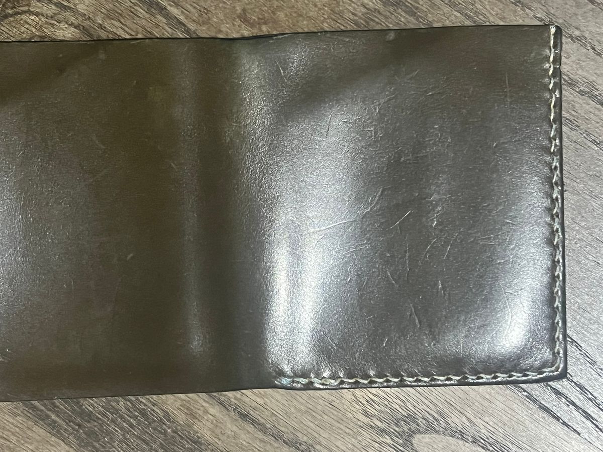 Photo by elmer.richard on March 4, 2026 of the Sentillanosa Minimalist Trifold Wallet in Shinki Olive Shell Cordovan.