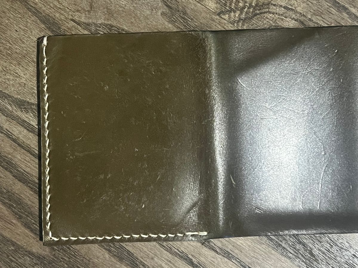 Photo by elmer.richard on March 4, 2026 of the Sentillanosa Minimalist Trifold Wallet in Shinki Olive Shell Cordovan.