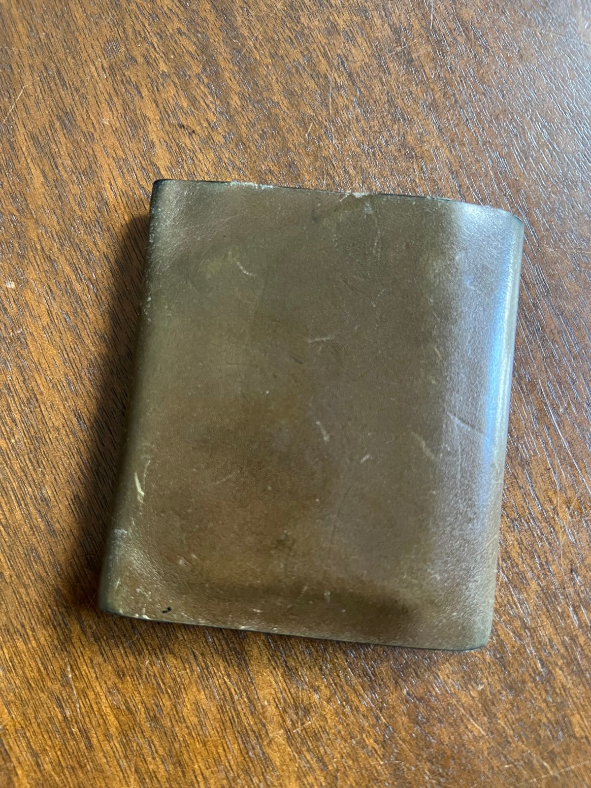 Photo by elmer.richard on April 6, 2026 of the Sentillanosa Minimalist Trifold Wallet in Shinki Olive Shell Cordovan.