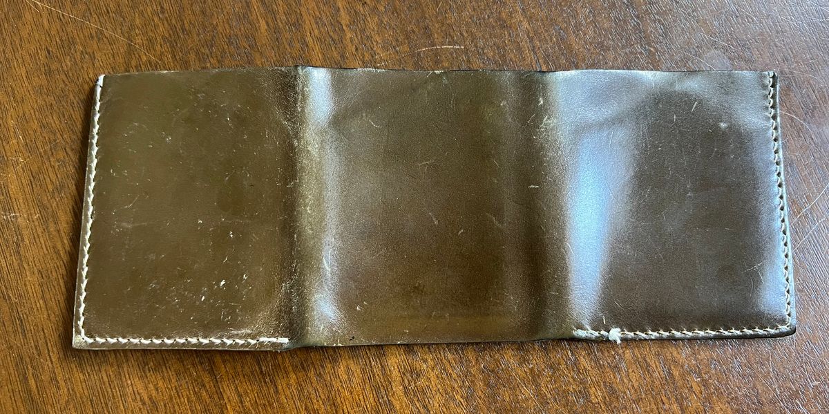 Photo by elmer.richard on April 6, 2026 of the Sentillanosa Minimalist Trifold Wallet in Shinki Olive Shell Cordovan.