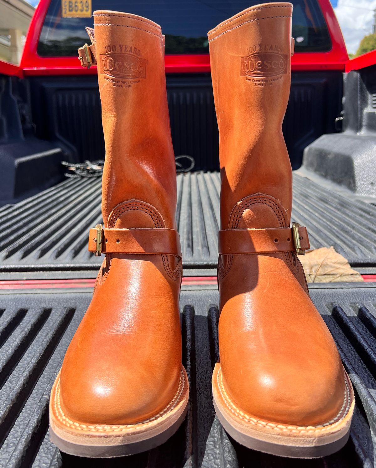 Photo by elmer.richard on November 9, 2023 of the Wesco Boss Engineer Boot in Wickett & Craig Buck Brown Traditional Harness.
