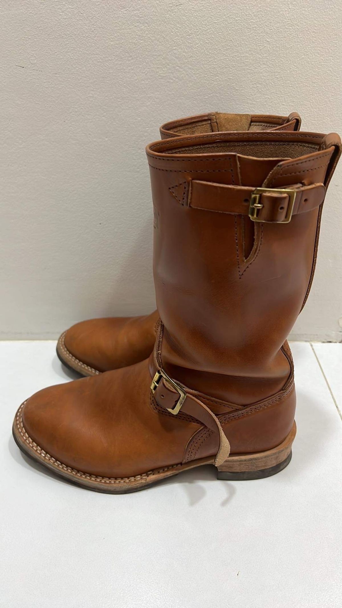 Photo by elmer.richard on January 5, 2024 of the Wesco Boss Engineer Boot in Wickett & Craig Buck Brown Traditional Harness.