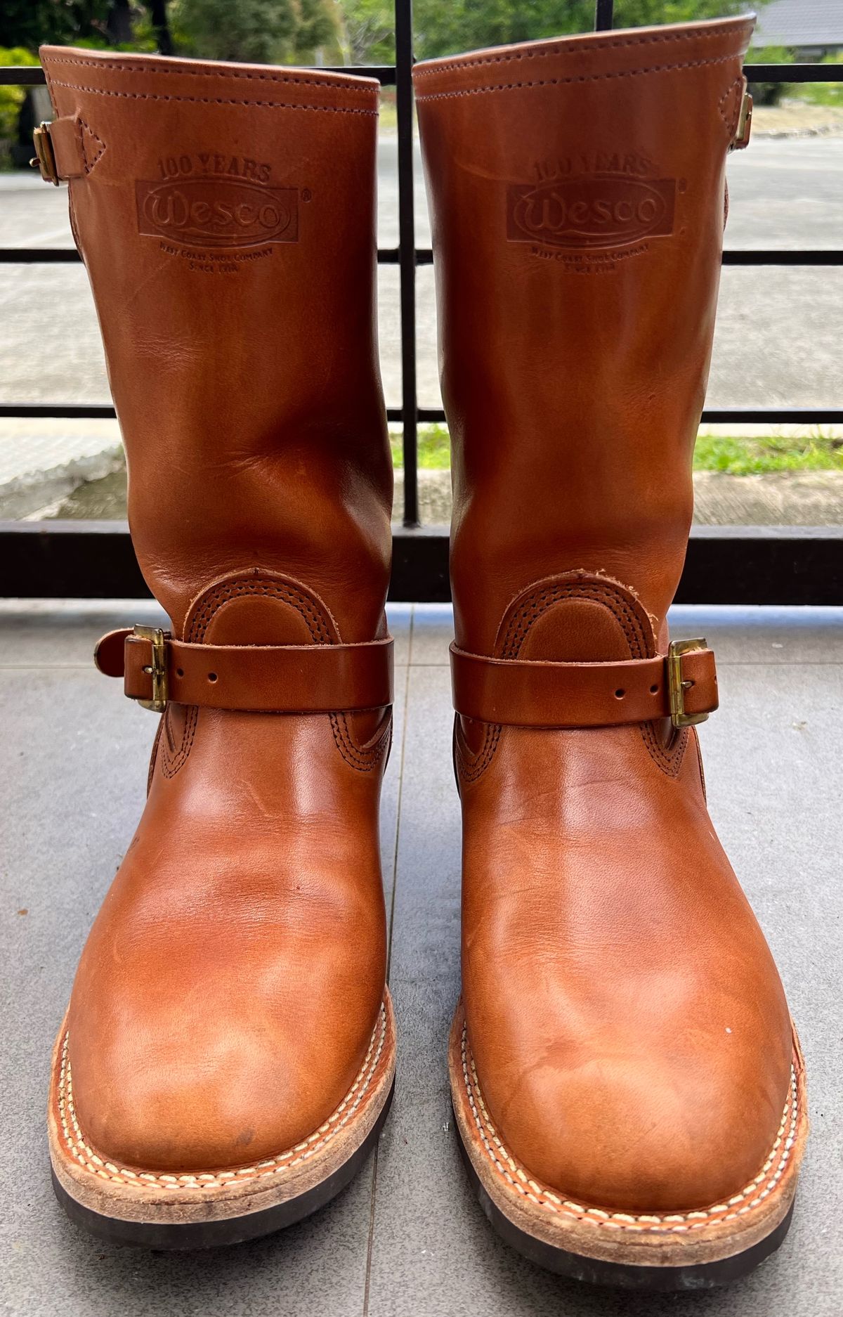 Photo by elmer.richard on December 2, 2023 of the Wesco Boss Engineer Boot in Wickett & Craig Buck Brown Traditional Harness.