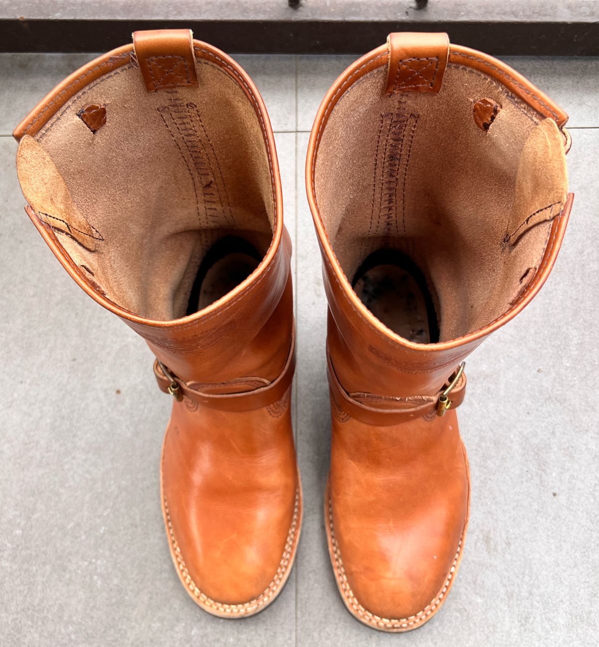 Photo by elmer.richard on December 1, 2023 of the Wesco Boss Engineer Boot in Wickett & Craig Buck Brown Traditional Harness.