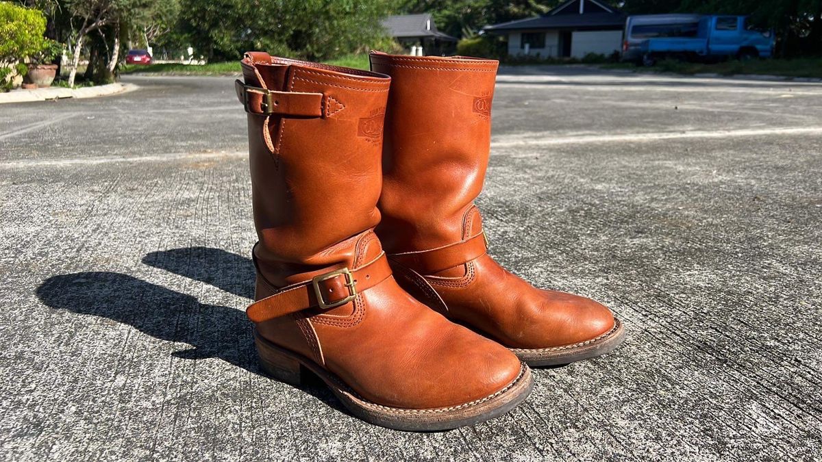 Photo by elmer.richard on March 2, 2024 of the Wesco Boss Engineer Boot in Wickett & Craig Buck Brown Traditional Harness.