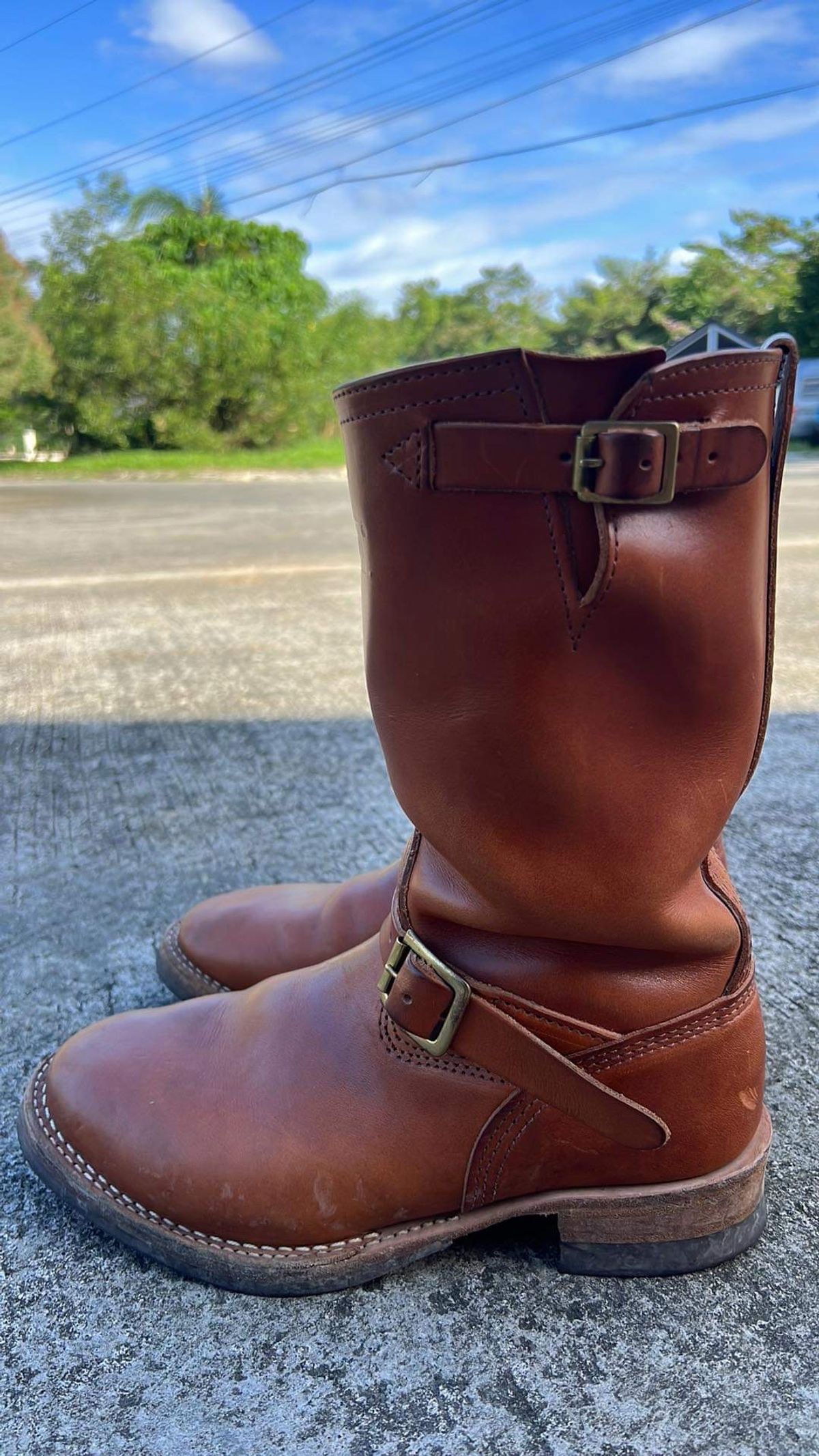 Photo by elmer.richard on March 2, 2024 of the Wesco Boss Engineer Boot in Wickett & Craig Buck Brown Traditional Harness.