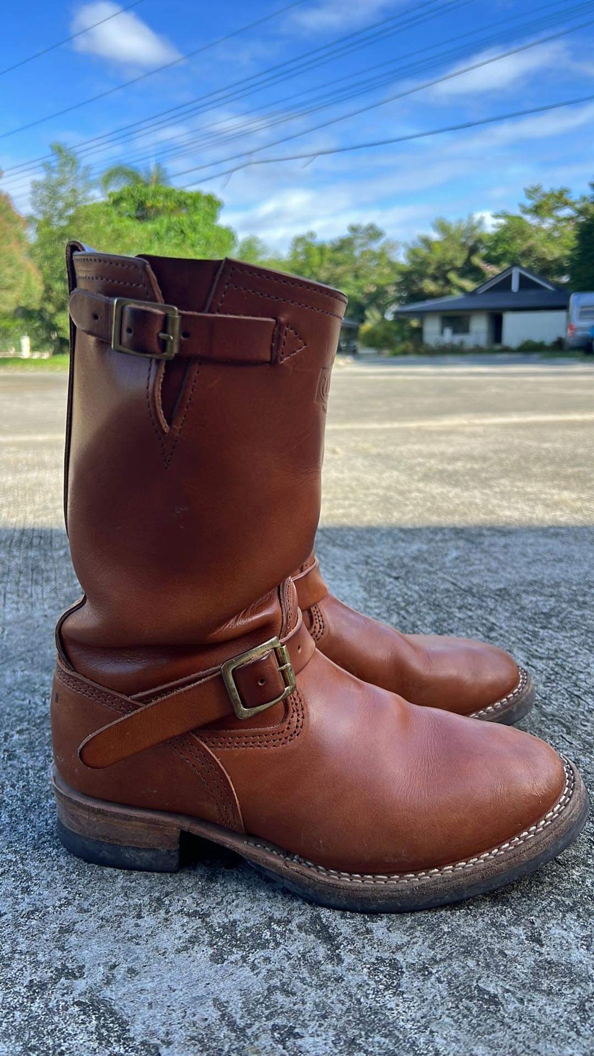 Photo by elmer.richard on March 2, 2024 of the Wesco Boss Engineer Boot in Wickett & Craig Buck Brown Traditional Harness.