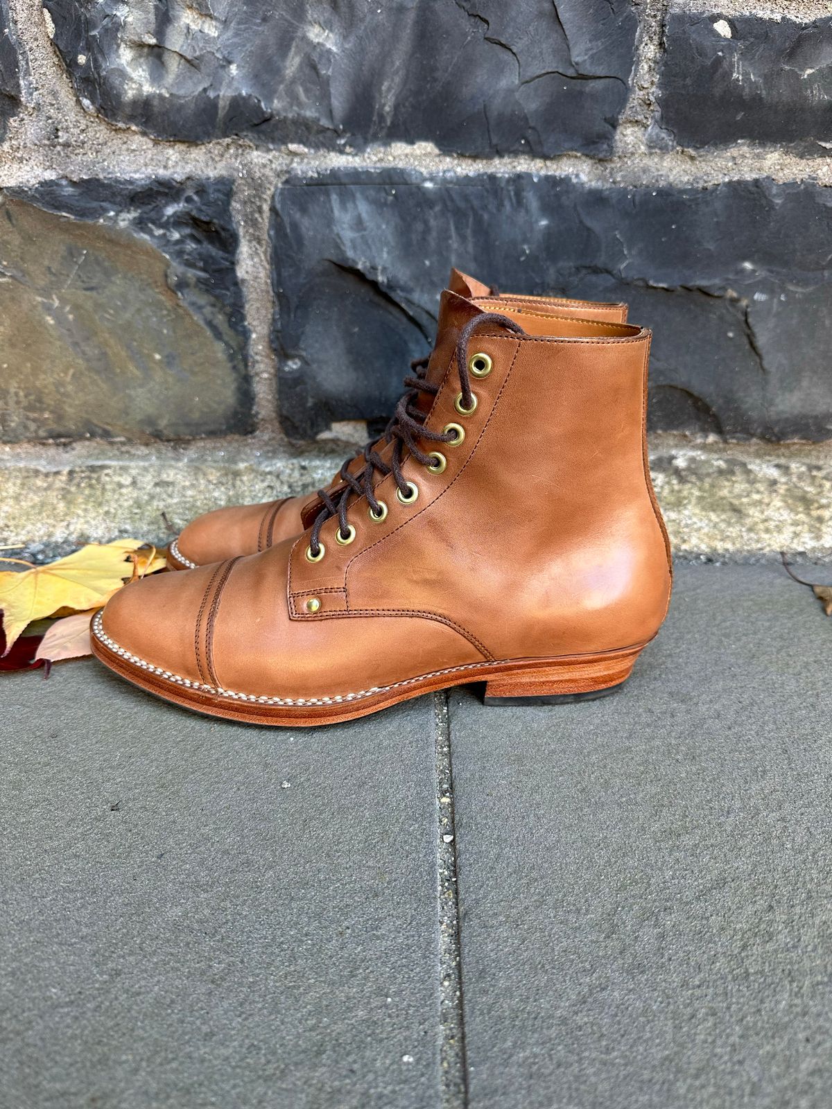 Photo by Mk12Mod0 on November 4, 2022 of the Benzein TDD-01 Boot in Maryam Toscanello Horsebutt.