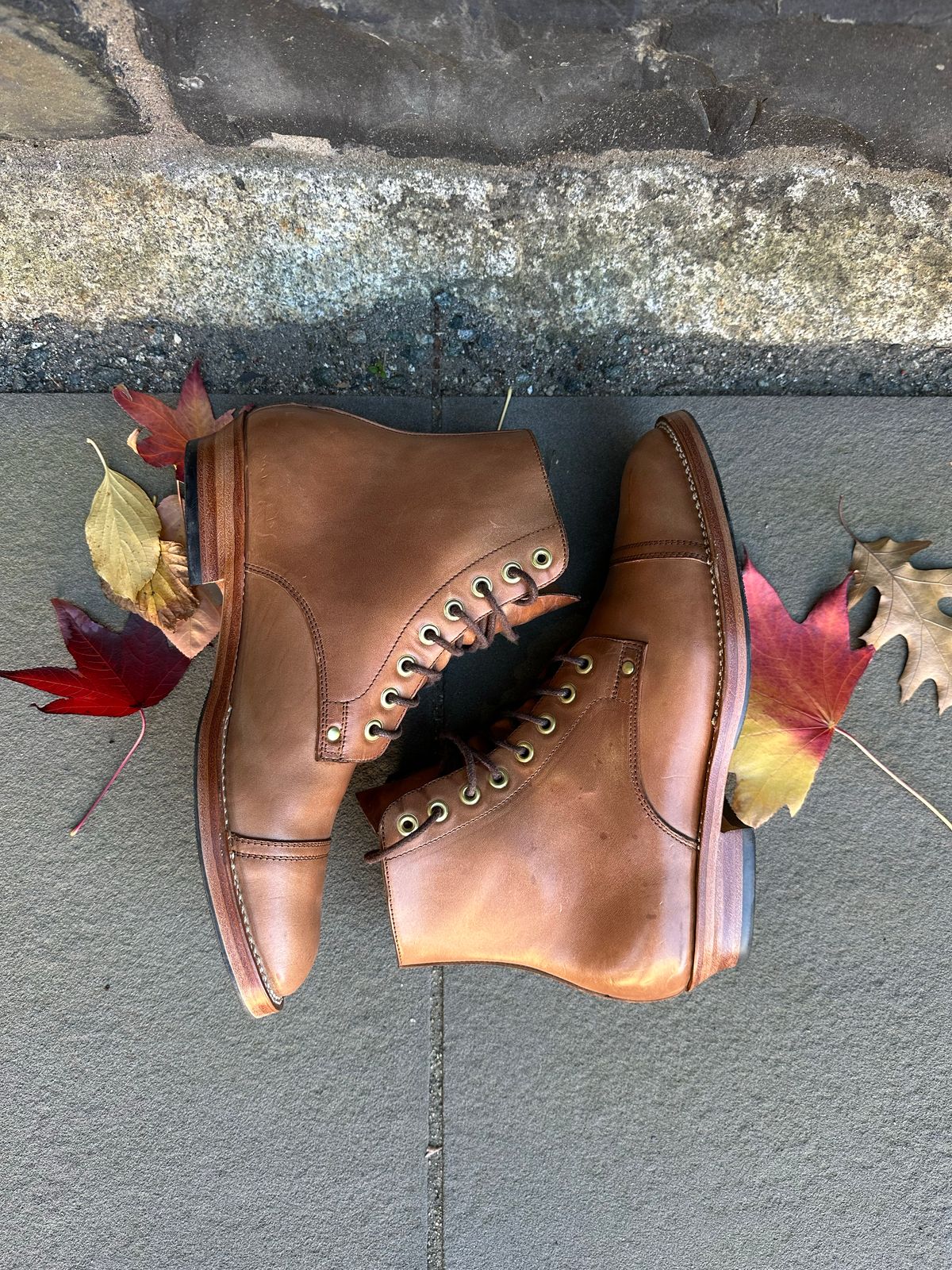 Photo by Mk12Mod0 on November 4, 2022 of the Benzein TDD-01 Boot in Maryam Toscanello Horsebutt.
