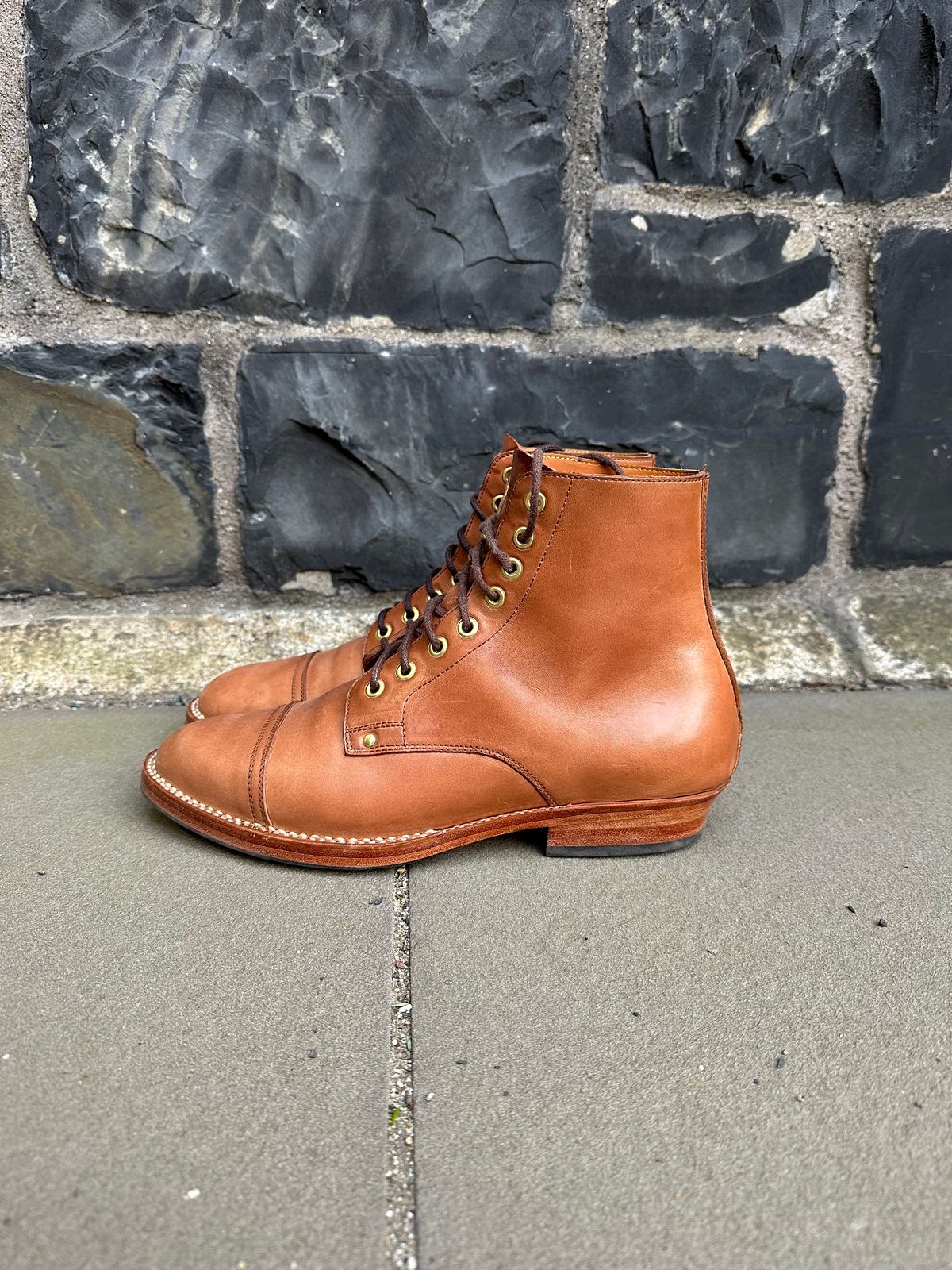Photo by Mk12Mod0 on December 5, 2022 of the Benzein TDD-01 Boot in Maryam Toscanello Horsebutt.
