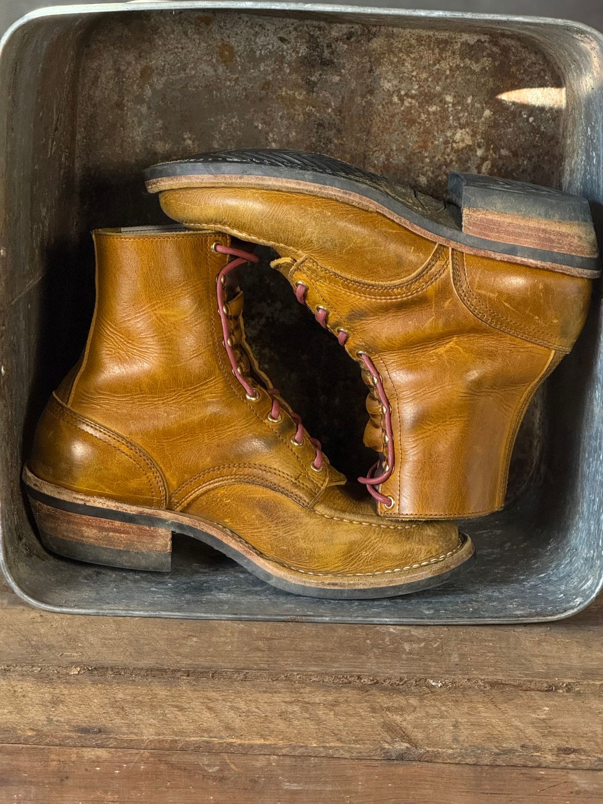 Photo by DocLineman on December 1, 2025 of the Nicks Ranger MTO in Horween Acorn Cypress.