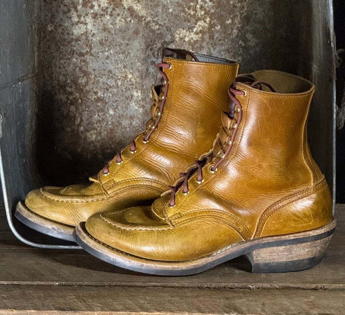 Photo by DocLineman on January 2, 2026 of the Nicks Ranger MTO in Horween Acorn Cypress.