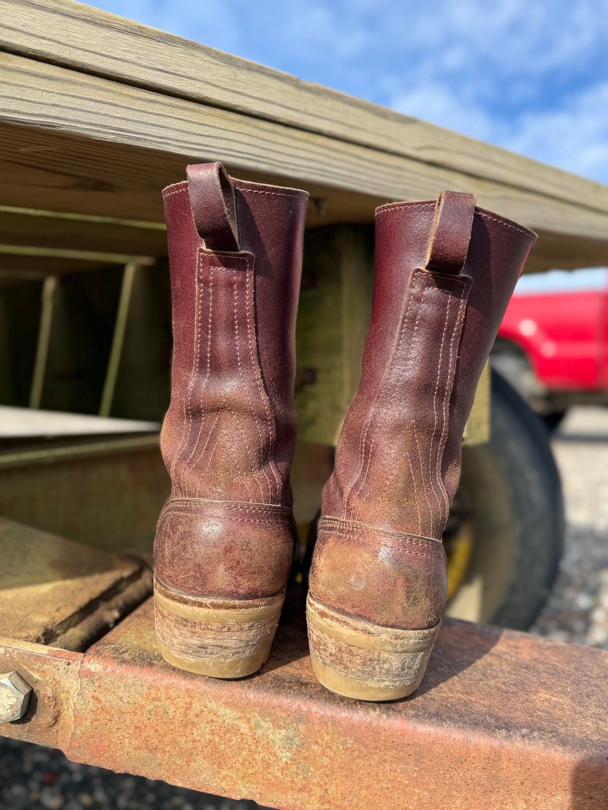 Photo by DocLineman on January 1, 2025 of the Nicks MTO in Horween Tan Waxed Flesh.