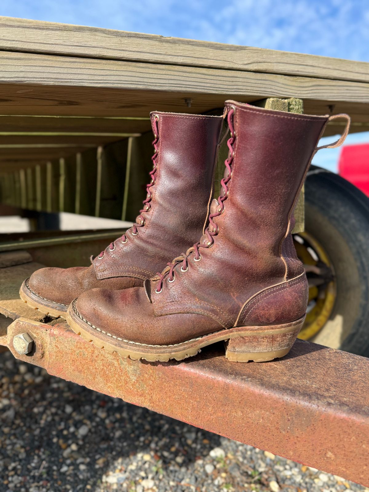 Photo by DocLineman on January 1, 2025 of the Nicks MTO in Horween Tan Waxed Flesh.