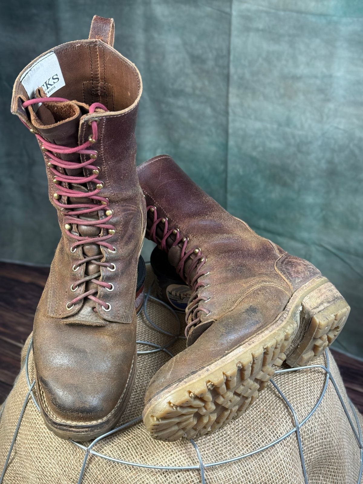 Photo by DocLineman on March 1, 2025 of the Nicks MTO in Horween Tan Waxed Flesh.