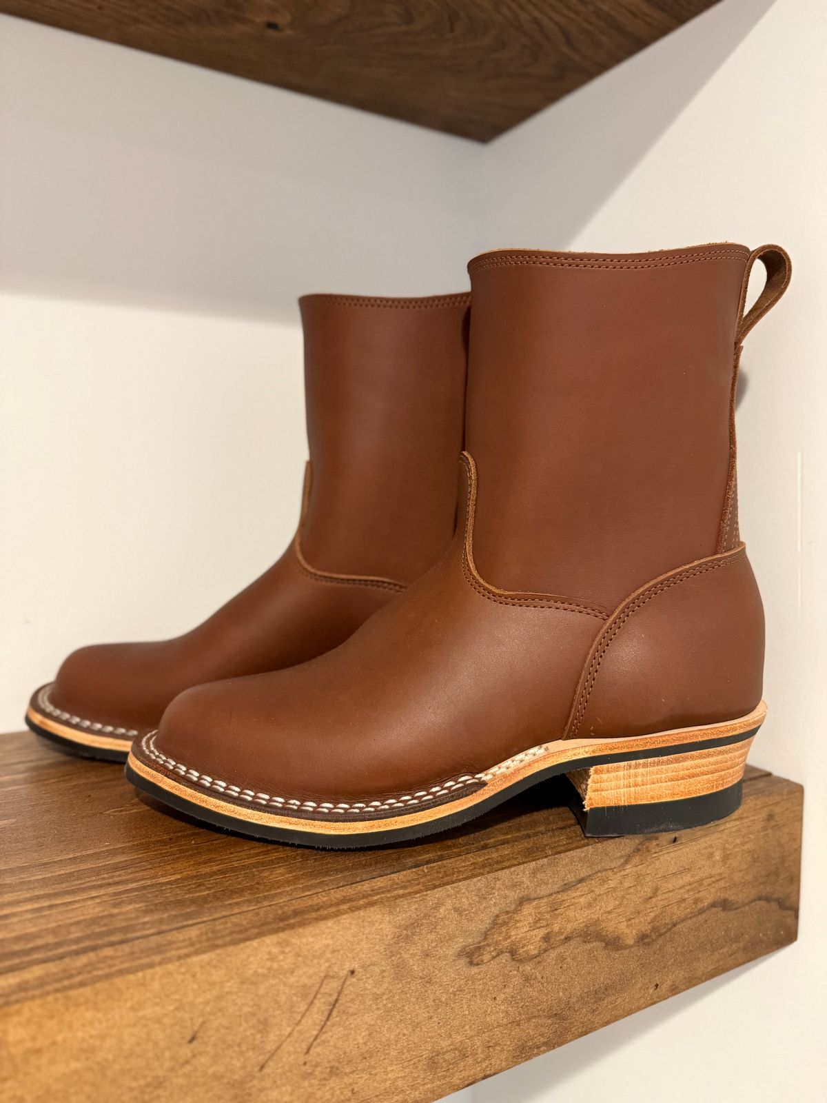 Photo by DocLineman on November 23, 2024 of the Nicks Wellington Chore in Seidel 1964 Brown.