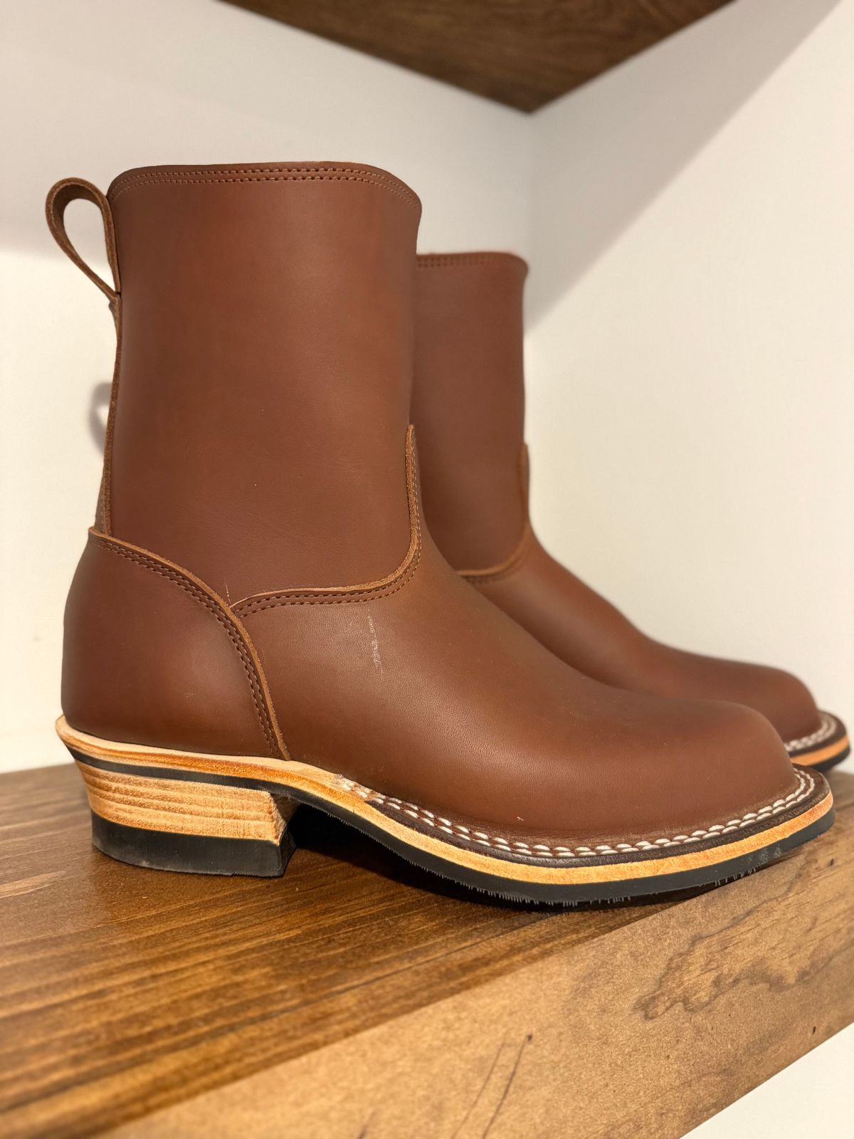 Photo by DocLineman on November 23, 2024 of the Nicks Wellington Chore in Seidel 1964 Brown.
