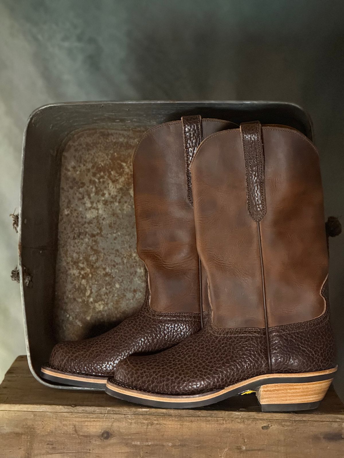 Photo by DocLineman on October 1, 2025 of the Nicks Palouse in Horween Orange Predator & Horween Walnut Bullhide.