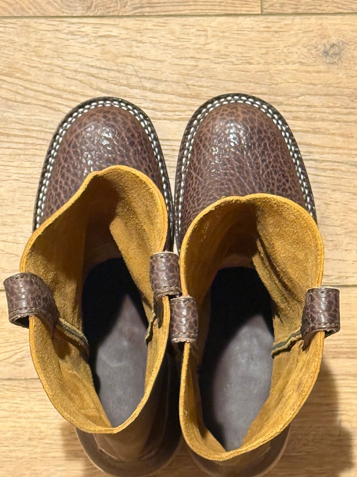 Photo by DocLineman on October 1, 2025 of the Nicks Palouse in Horween Orange Predator & Horween Walnut Bullhide.