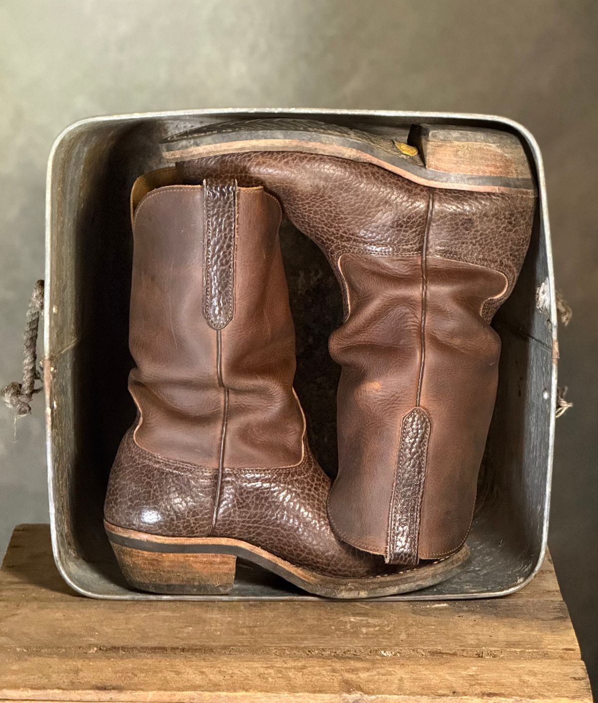 Photo by DocLineman on October 31, 2025 of the Nicks Palouse in Horween Orange Predator & Horween Walnut Bullhide.