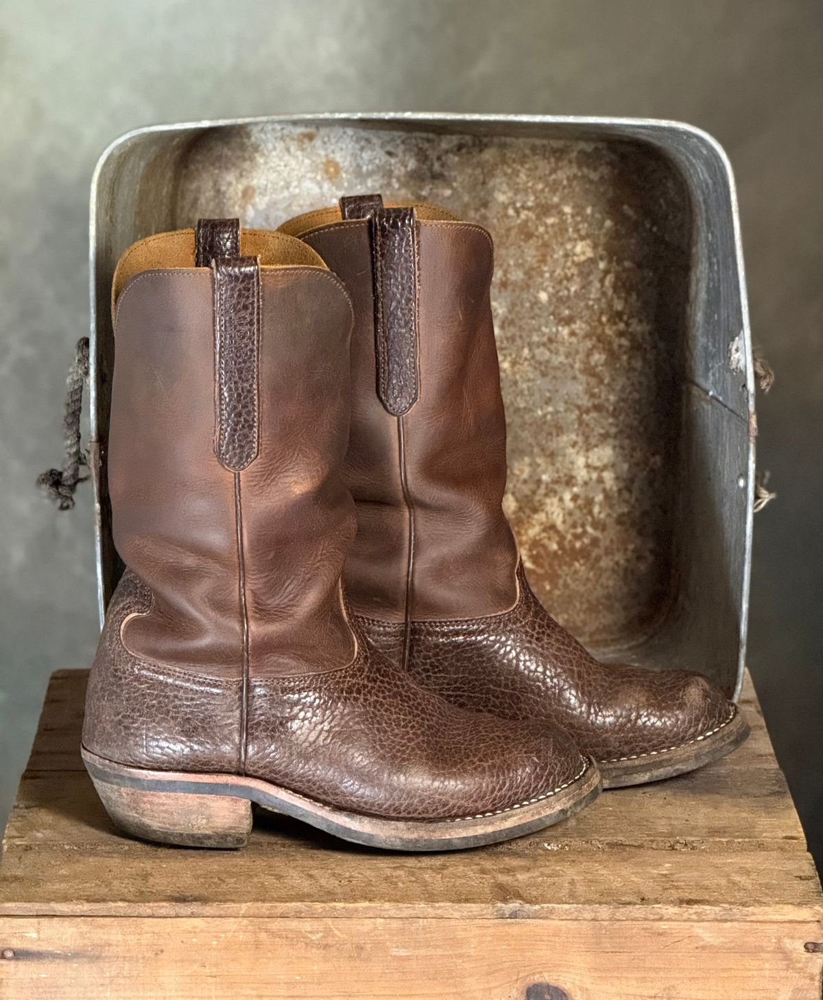 Photo by DocLineman on October 31, 2025 of the Nicks Palouse in Horween Orange Predator & Horween Walnut Bullhide.