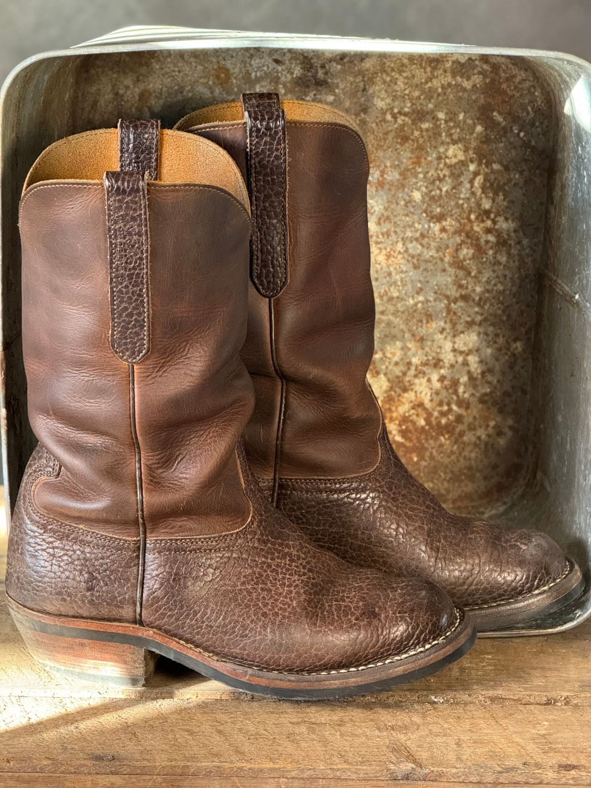 Photo by DocLineman on December 1, 2025 of the Nicks Palouse in Horween Orange Predator & Horween Walnut Bullhide.