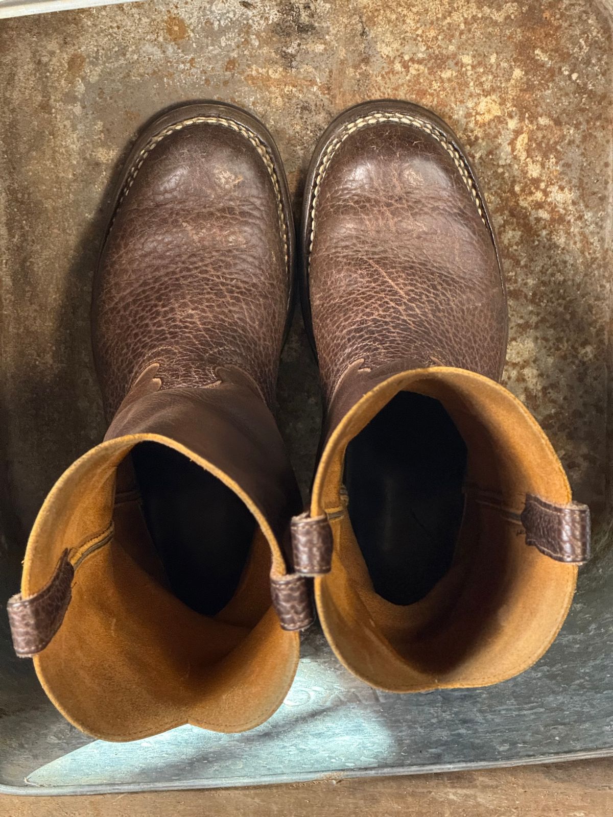 Photo by DocLineman on December 1, 2025 of the Nicks Palouse in Horween Orange Predator & Horween Walnut Bullhide.