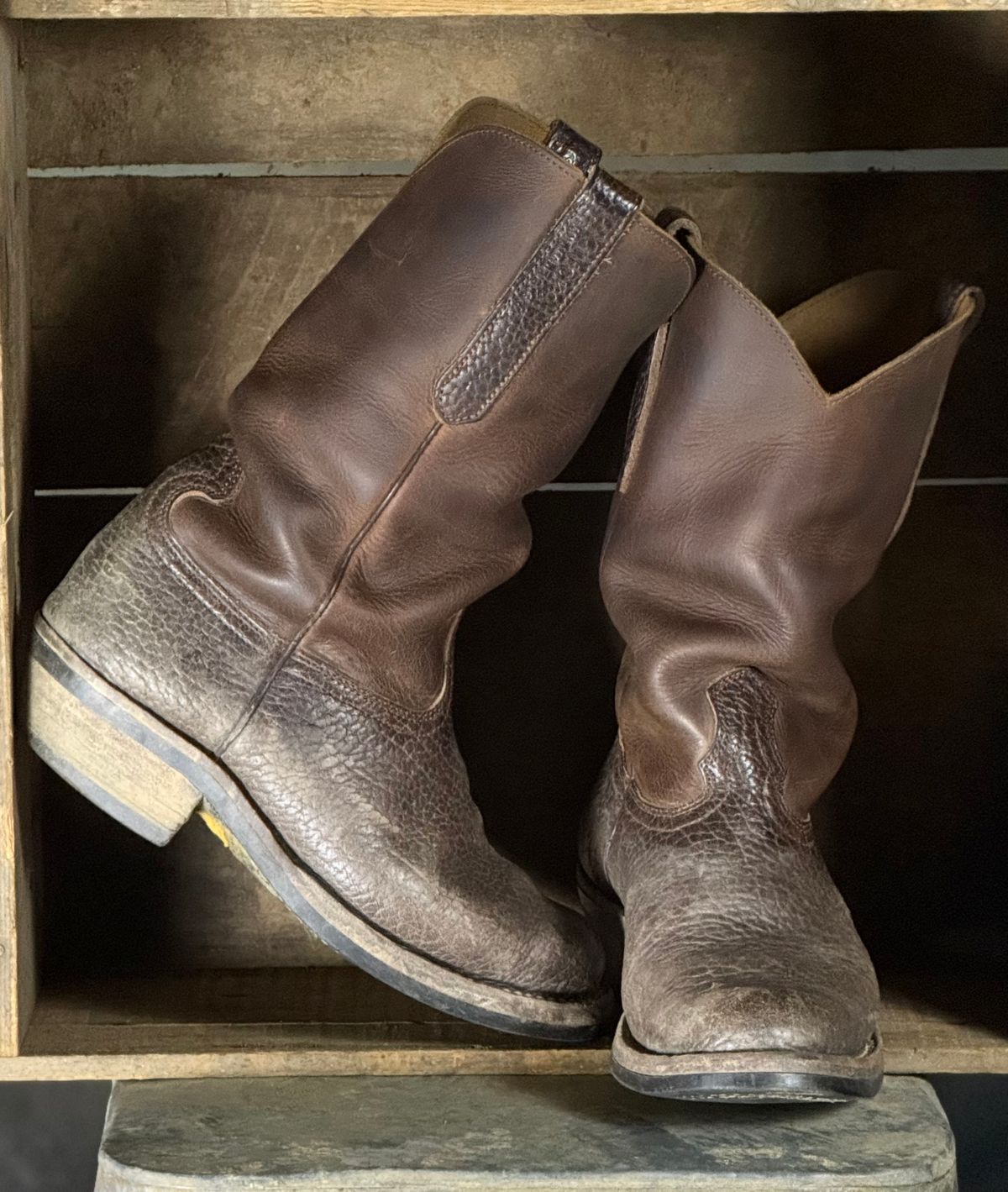 Photo by DocLineman on January 2, 2026 of the Nicks Palouse in Horween Orange Predator & Horween Walnut Bullhide.