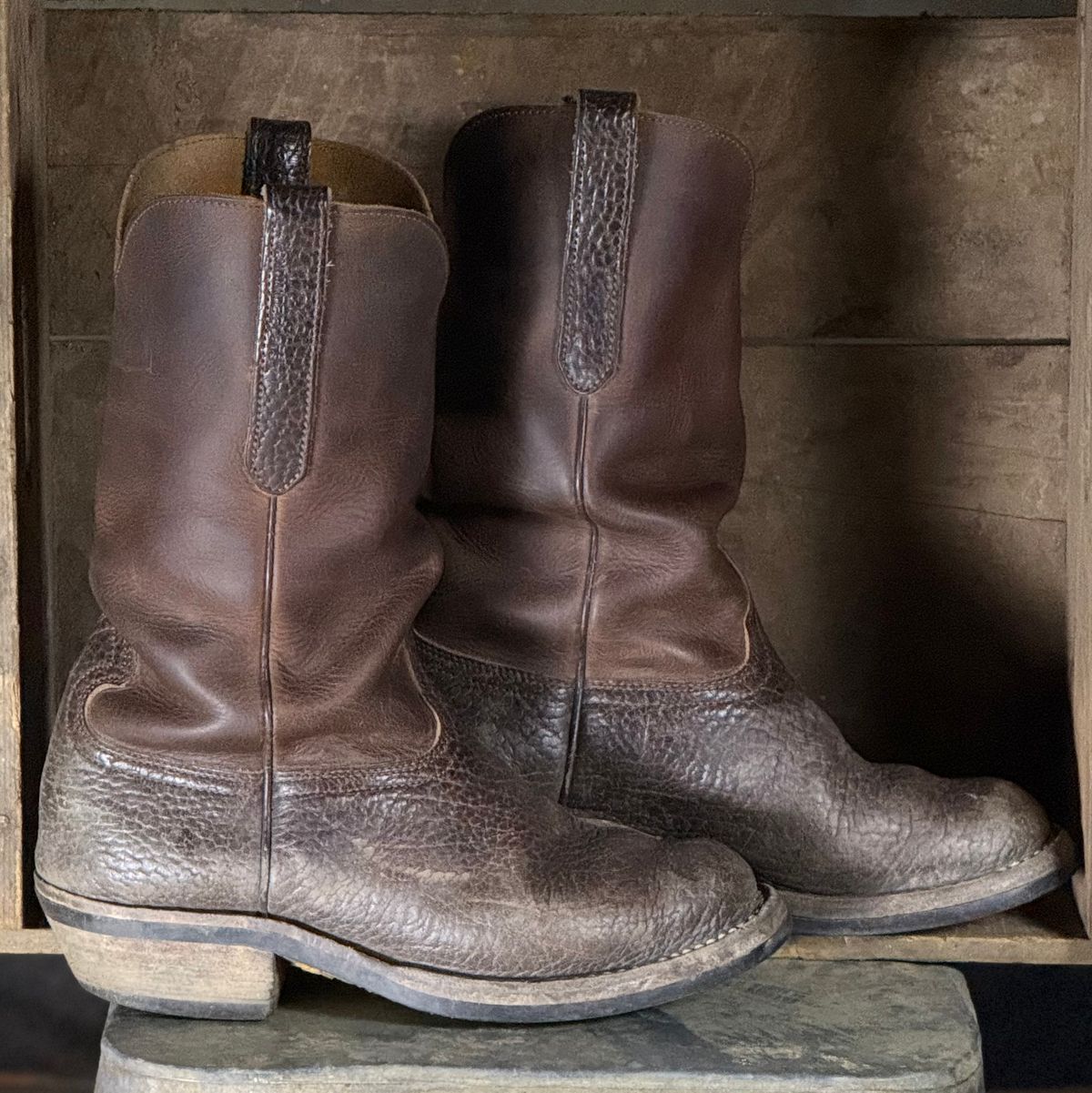 Photo by DocLineman on January 2, 2026 of the Nicks Palouse in Horween Orange Predator & Horween Walnut Bullhide.