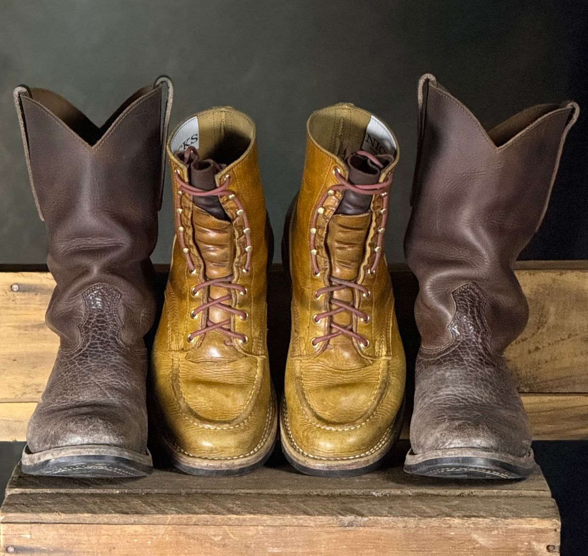 Photo by DocLineman on January 2, 2026 of the Nicks Palouse in Horween Orange Predator & Horween Walnut Bullhide.