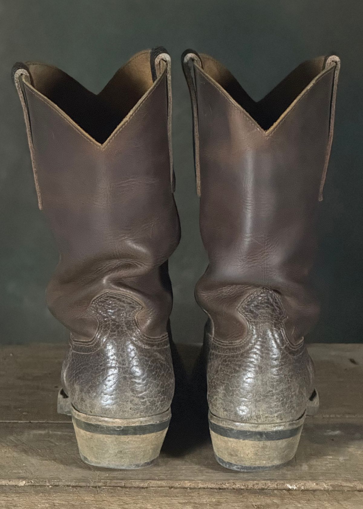 Photo by DocLineman on January 25, 2026 of the Nicks Palouse in Horween Orange Predator & Horween Walnut Bullhide.