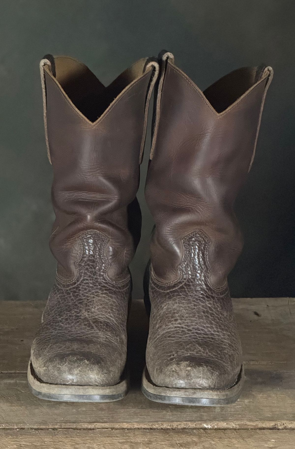 Photo by DocLineman on January 25, 2026 of the Nicks Palouse in Horween Orange Predator & Horween Walnut Bullhide.