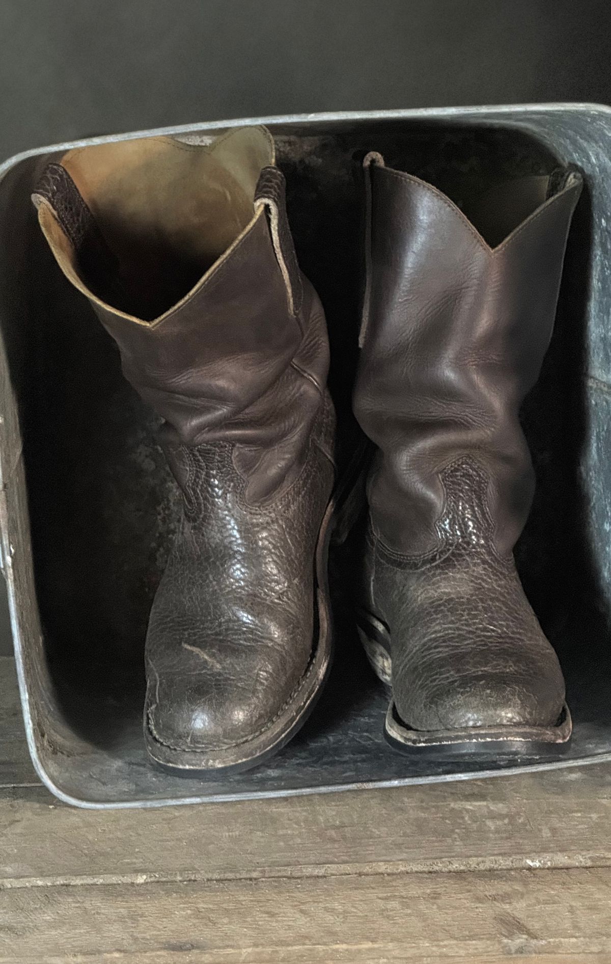 Photo by DocLineman on March 1, 2026 of the Nicks Palouse in Horween Orange Predator & Horween Walnut Bullhide.