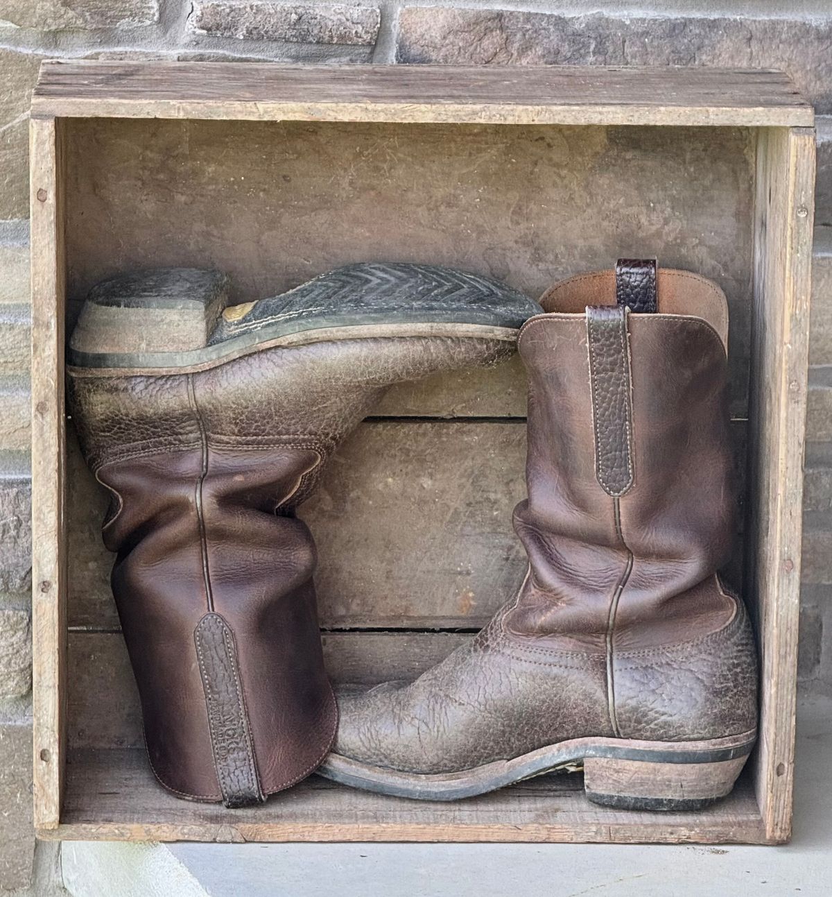 Photo by DocLineman on March 31, 2026 of the Nicks Palouse in Horween Orange Predator & Horween Walnut Bullhide.
