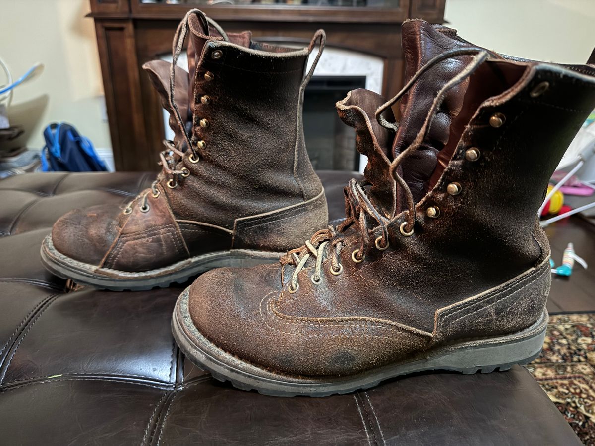 Photo by DocLineman on June 3, 2024 of the Nicks x Rose Anvil ND3 in Horween Brown Waxed Flesh & Seidel 1964 Brown.