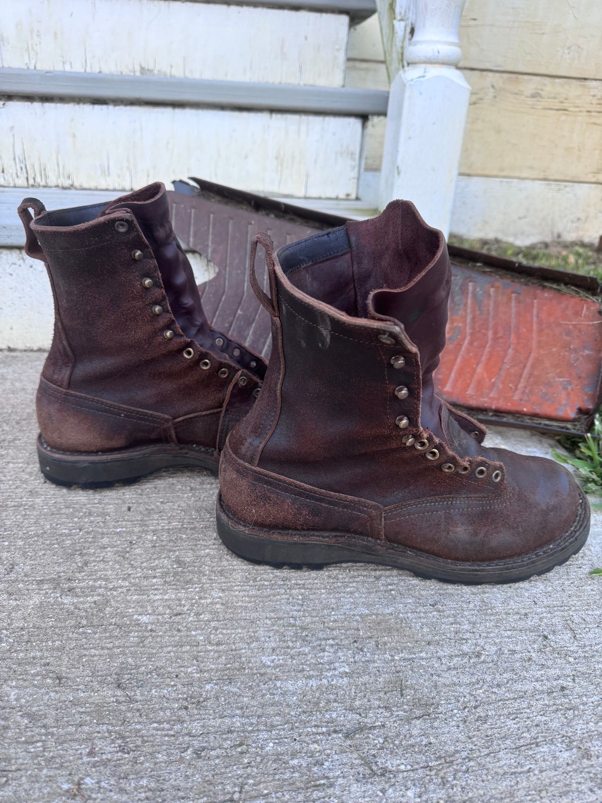 Photo by DocLineman on July 4, 2024 of the Nicks x Rose Anvil ND3 in Horween Brown Waxed Flesh & Seidel 1964 Brown.