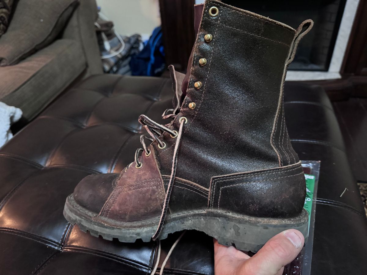 Photo by DocLineman on April 11, 2024 of the Nicks x Rose Anvil ND3 in Horween Brown Waxed Flesh & Seidel 1964 Brown.