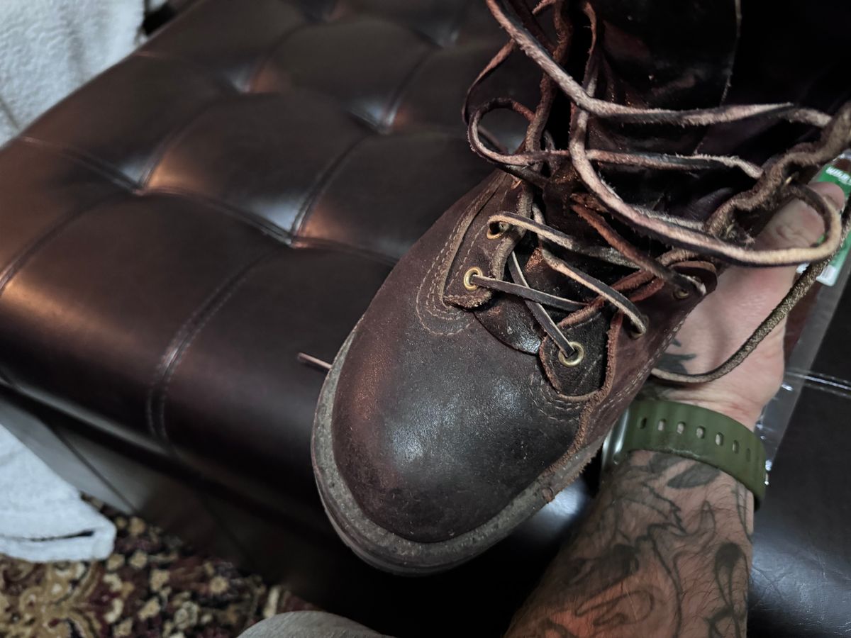 Photo by DocLineman on April 11, 2024 of the Nicks x Rose Anvil ND3 in Horween Brown Waxed Flesh & Seidel 1964 Brown.