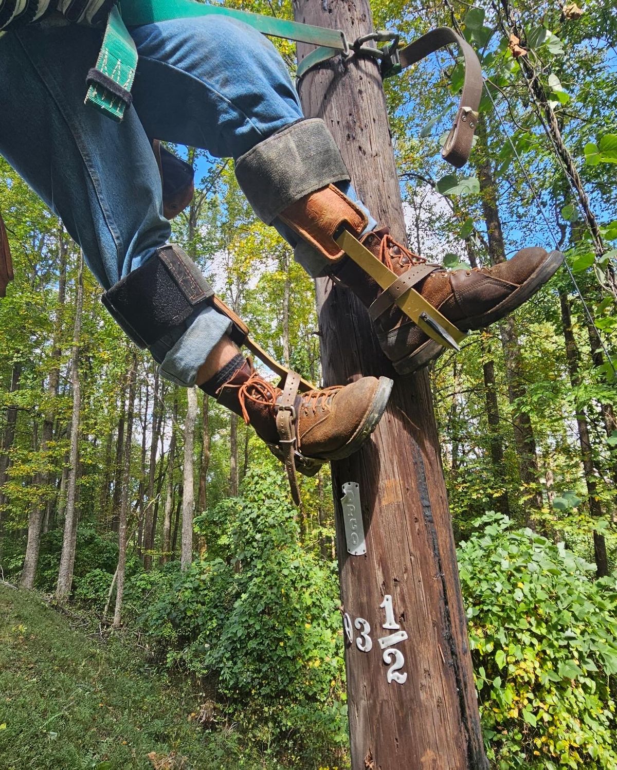 Photo by DocLineman on September 30, 2024 of the Nicks x Rose Anvil ND3 in Horween Brown Waxed Flesh & Seidel 1964 Brown.