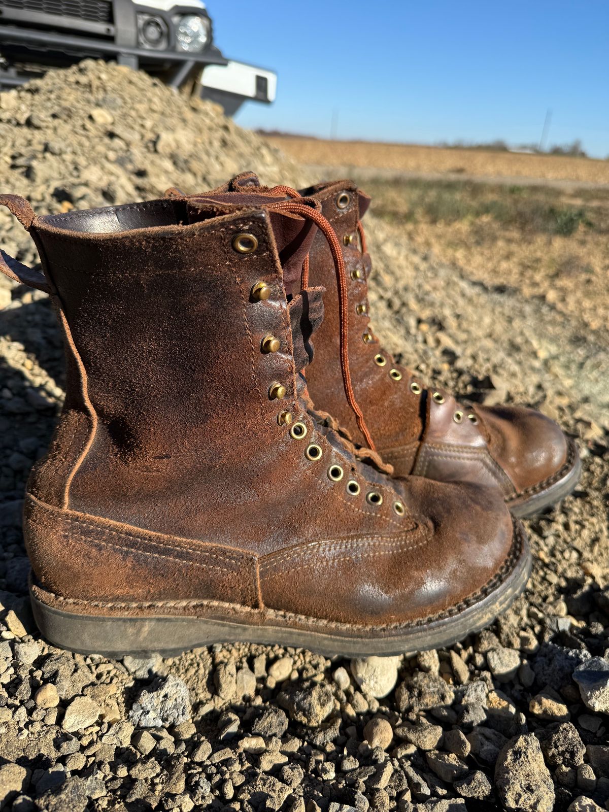 Photo by DocLineman on November 8, 2024 of the Nicks x Rose Anvil ND3 in Horween Brown Waxed Flesh & Seidel 1964 Brown.