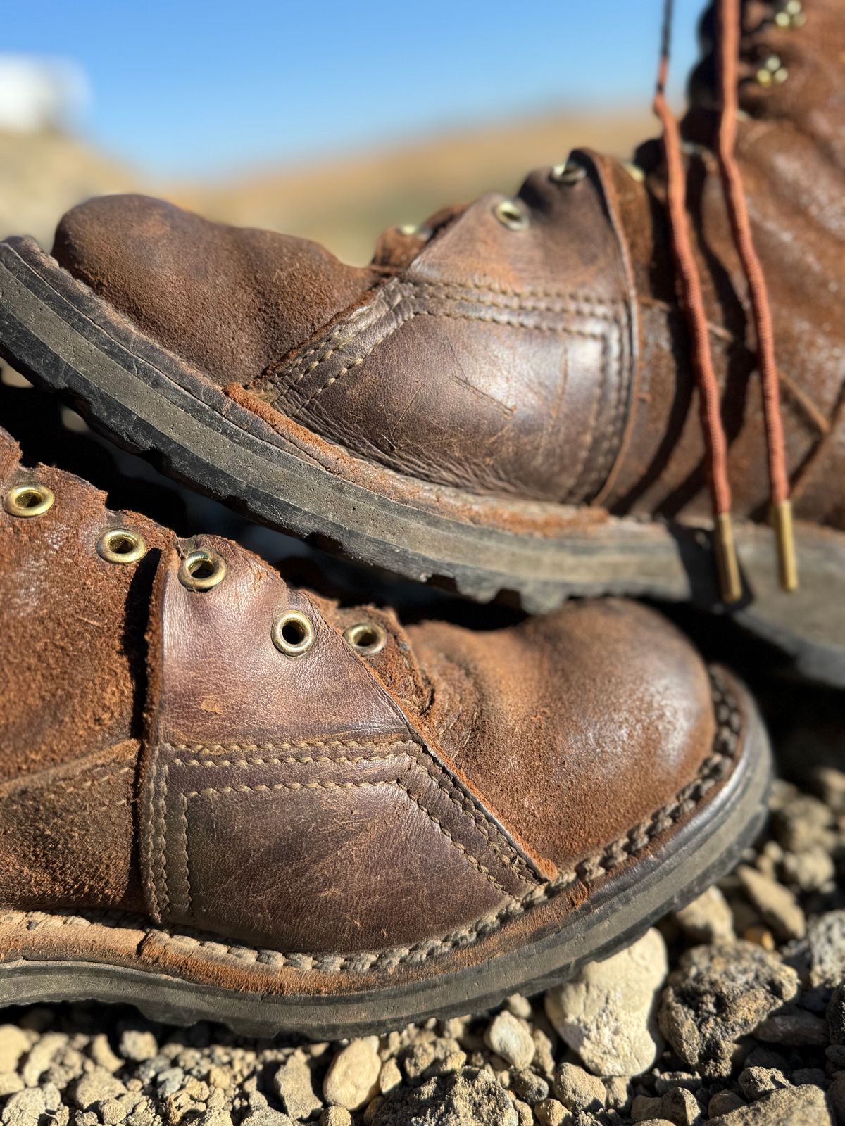 Photo by DocLineman on November 8, 2024 of the Nicks x Rose Anvil ND3 in Horween Brown Waxed Flesh & Seidel 1964 Brown.