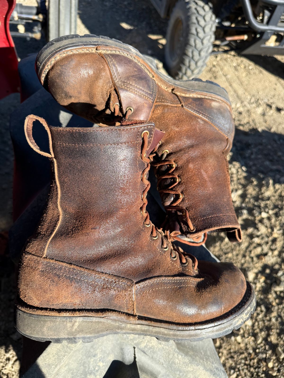 Photo by DocLineman on November 8, 2024 of the Nicks x Rose Anvil ND3 in Horween Brown Waxed Flesh & Seidel 1964 Brown.