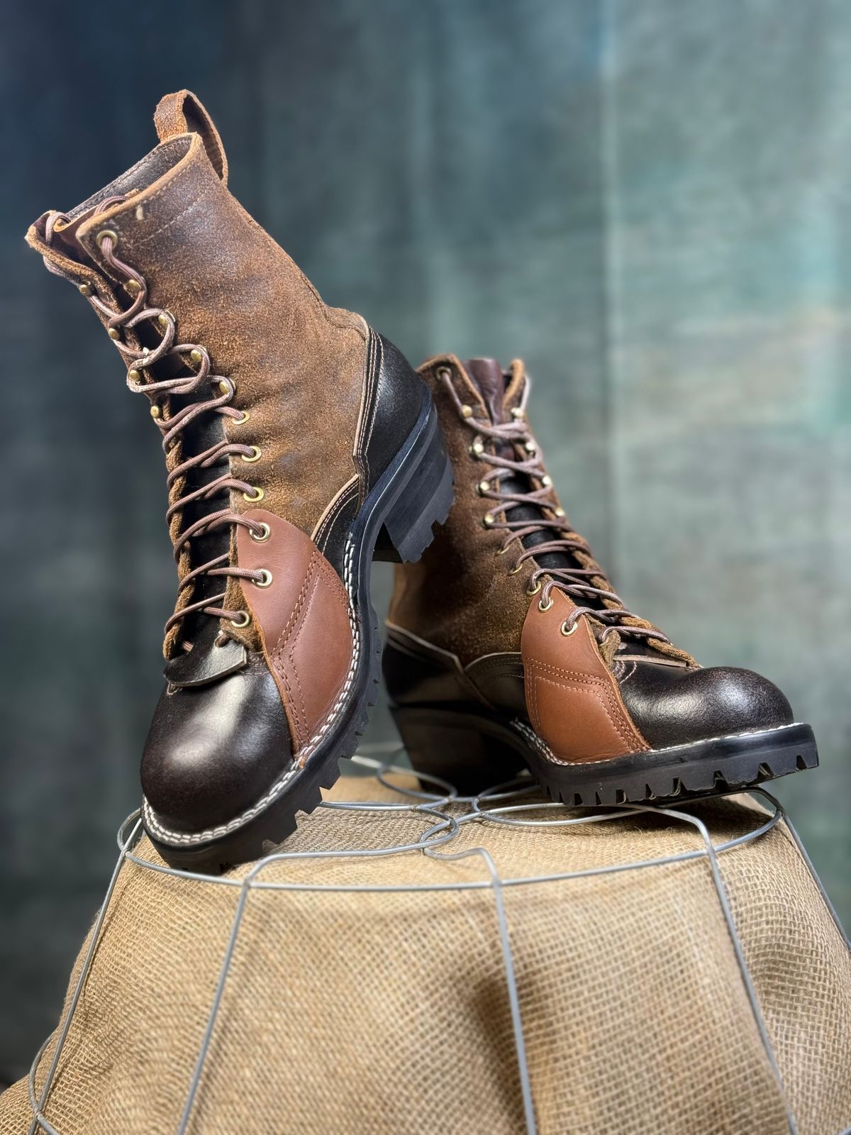 Photo by DocLineman on March 18, 2025 of the Nicks x Rose Anvil ND3 in Horween Brown Waxed Flesh & Seidel 1964 Brown.